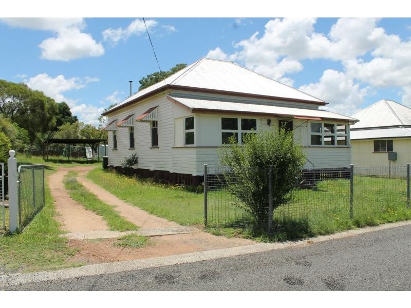 33 Acacia Avenue, Warwick QLD 4370