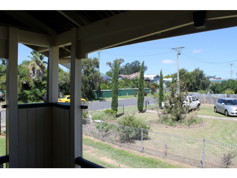 7 Pratten Street, Warwick QLD 4370