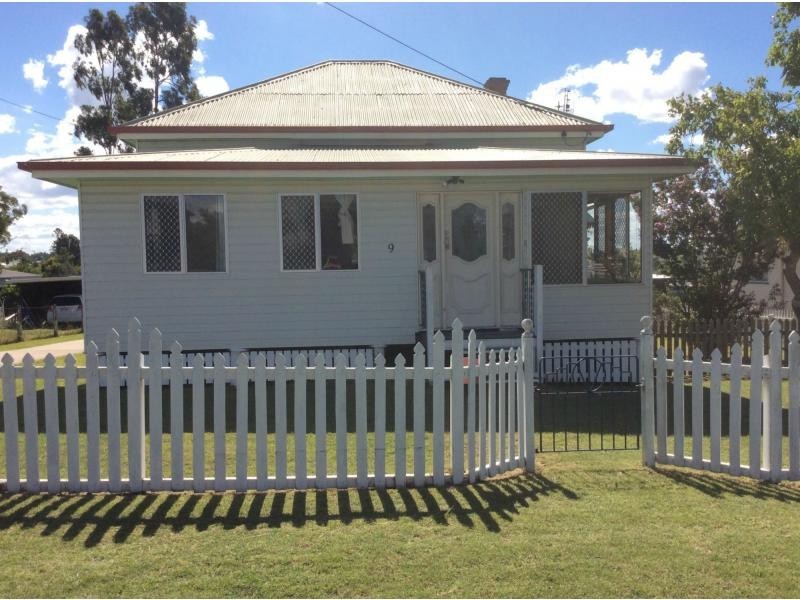 9 Wallace Street, Warwick QLD 4370
