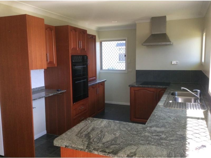 9 Wallace Street, Warwick QLD 4370