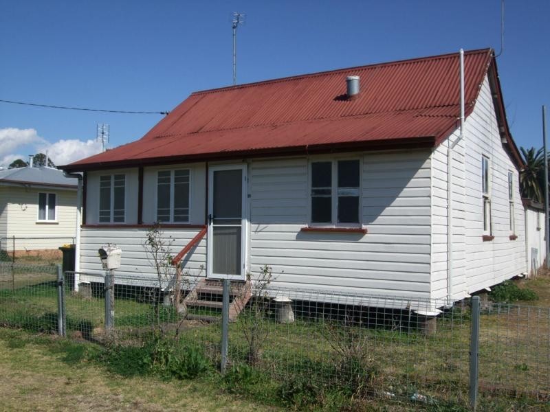 39 Stewart Avenue, Warwick QLD 4370