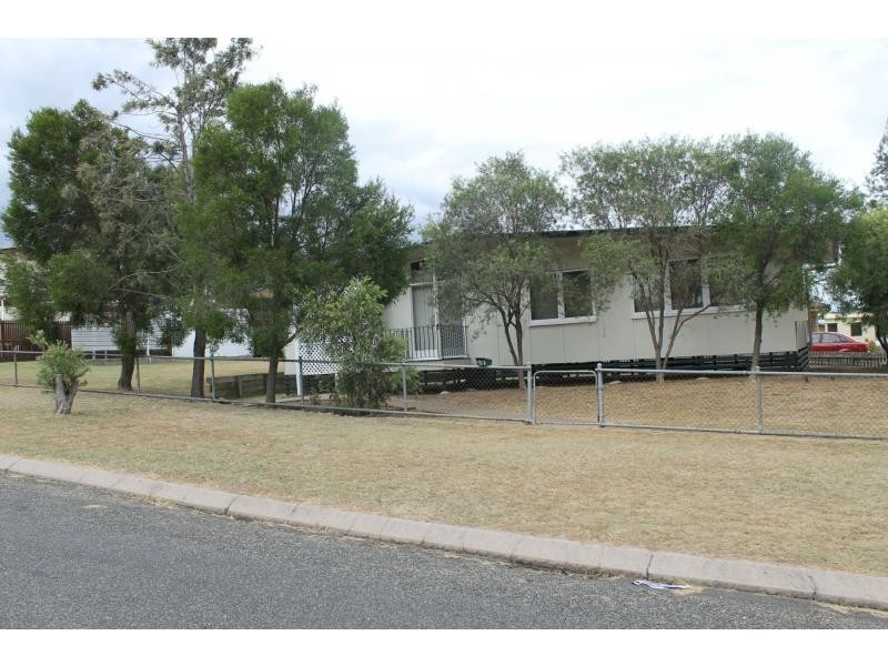 2 Furness Crescent, Warwick QLD 4370