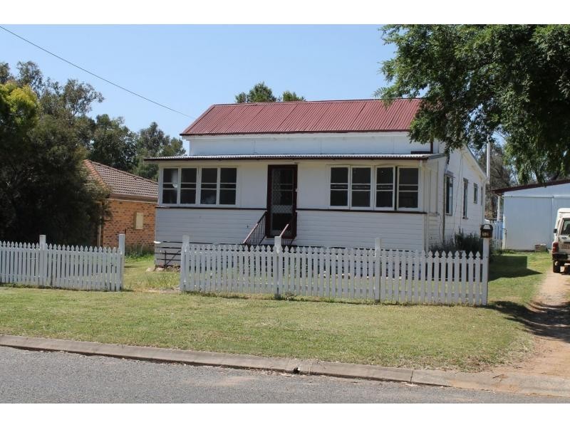 12 Devitt Street, Warwick QLD 4370