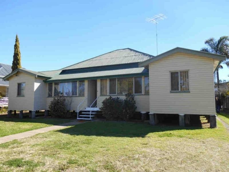2/77 Guy Street, Warwick QLD 4370
