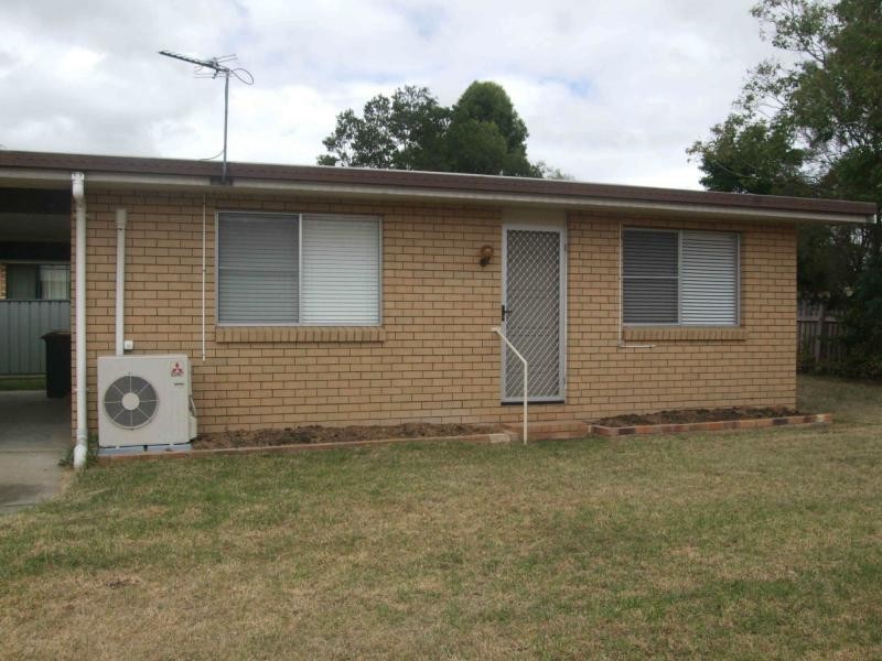 Unit 2 13 Wattle Avenue, Warwick QLD 4370
