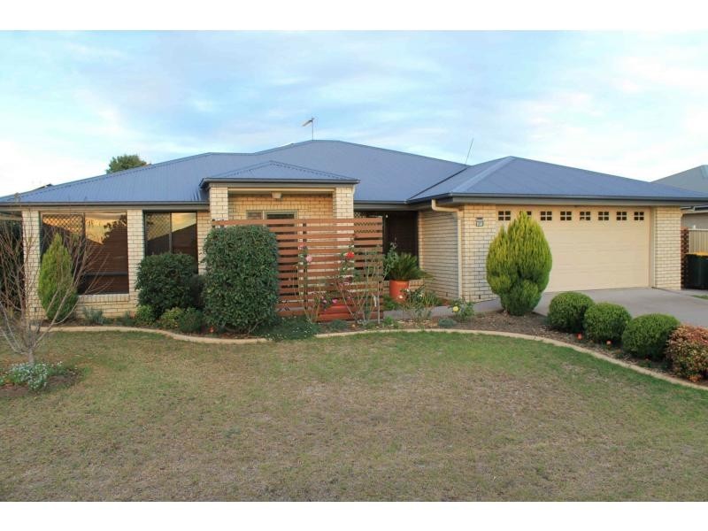 27 Iceberg Court, Warwick QLD 4370