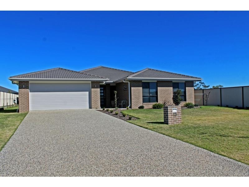 13 Lakeview Avenue, Warwick QLD 4370