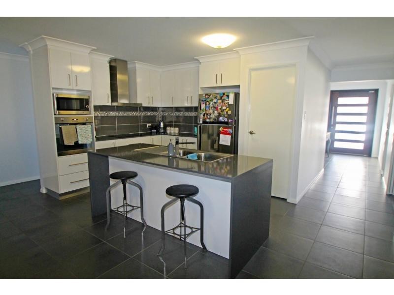 13 Lakeview Avenue, Warwick QLD 4370