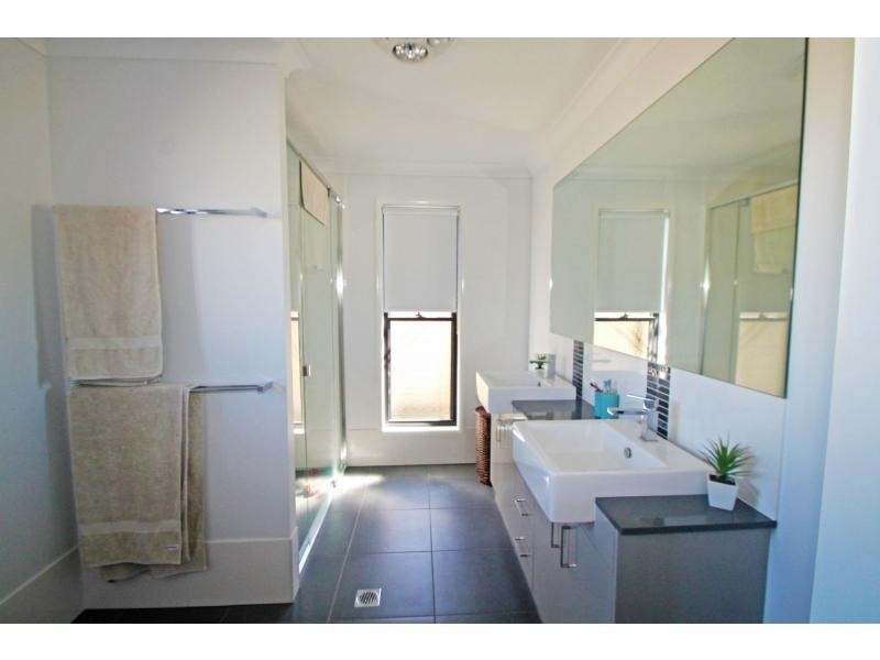 13 Lakeview Avenue, Warwick QLD 4370