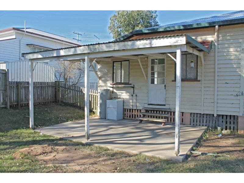 42 Furness Crescent, Warwick QLD 4370