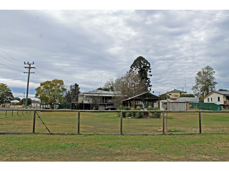 42 Albert Street, Warwick QLD 4370