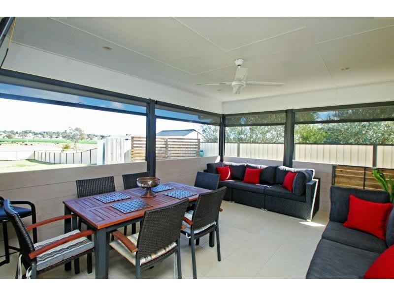 Duplex 1/11 Hans Borgar Court, Warwick QLD 4370