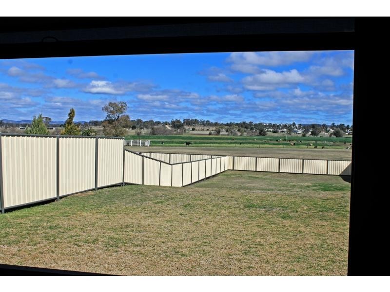 Duplex 1/11 Hans Borgar Court, Warwick QLD 4370