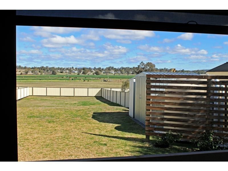 Duplex 1/11 Hans Borgar Court, Warwick QLD 4370