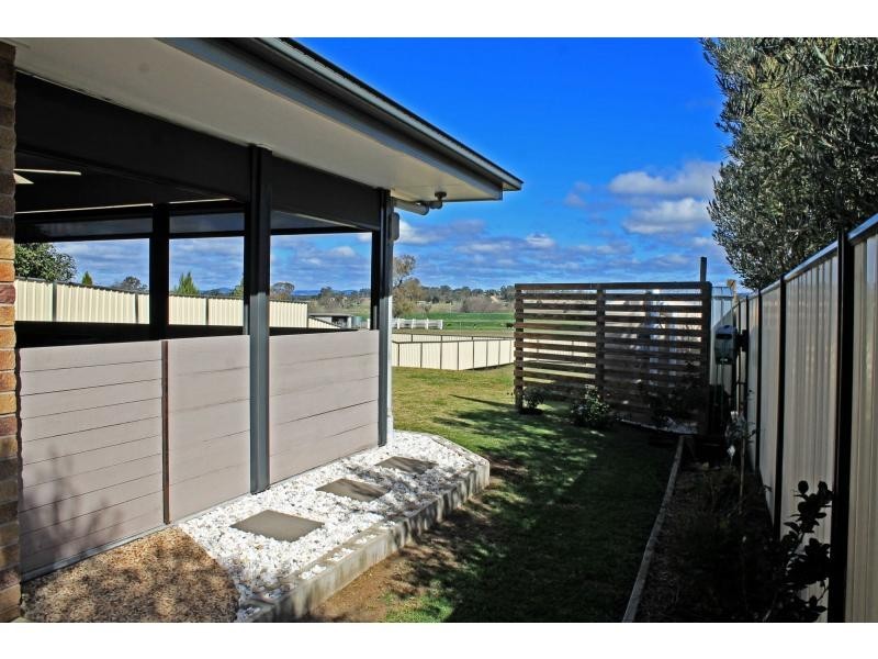Duplex 1/11 Hans Borgar Court, Warwick QLD 4370
