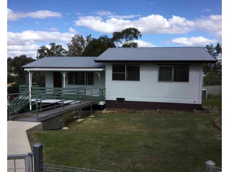 1 Uambi Place, Warwick QLD 4370