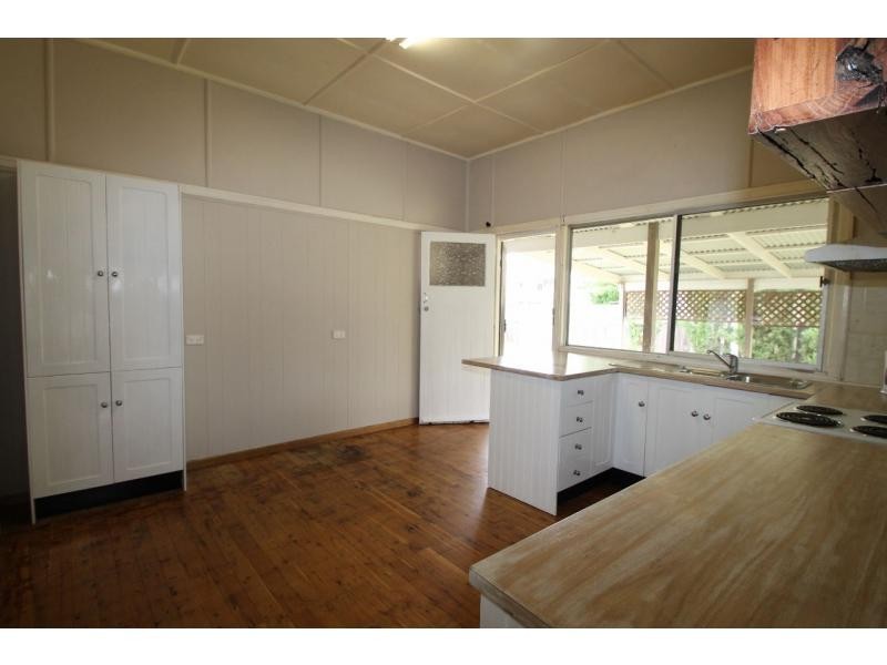 27 Oak Avenue, Warwick QLD 4370