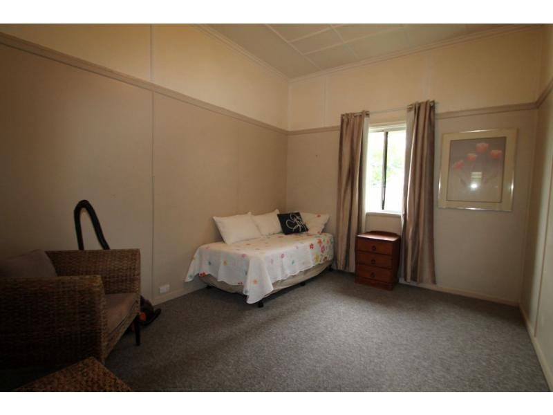 27 Oak Avenue, Warwick QLD 4370