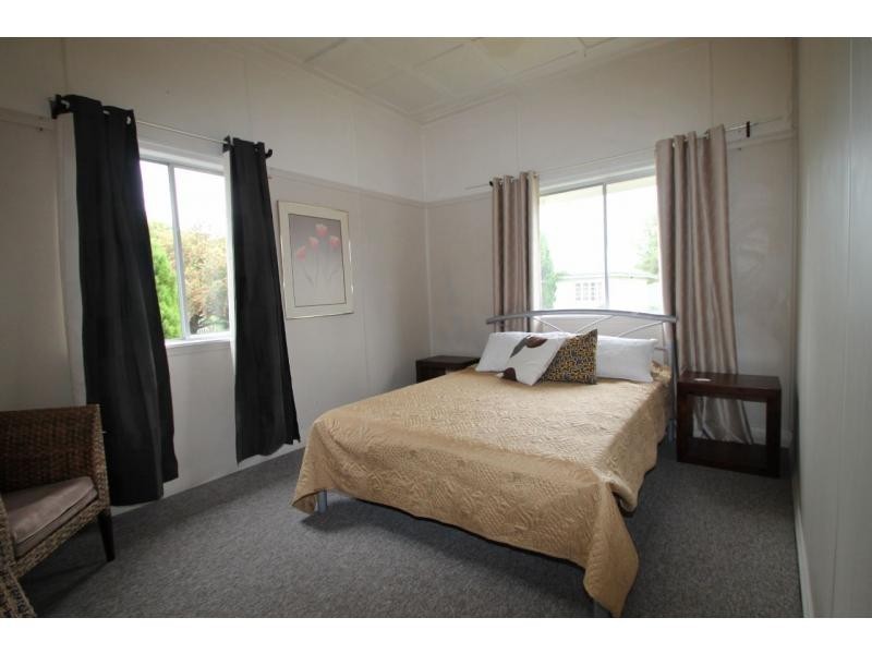 27 Oak Avenue, Warwick QLD 4370