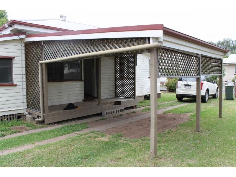 27 Oak Avenue, Warwick QLD 4370