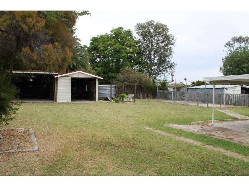 27 Oak Avenue, Warwick QLD 4370