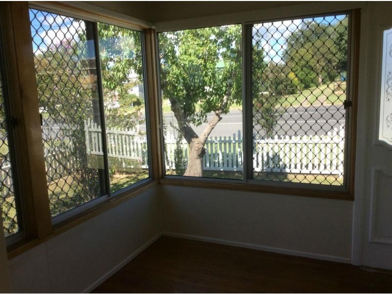 9 Wallace Street, Warwick QLD 4370