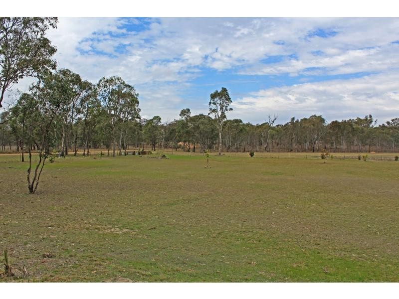 11 Ahern Lane, Pratten QLD 4370