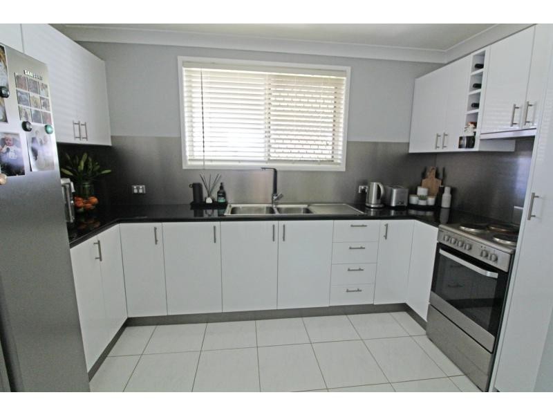 8 Furness Crescent, Warwick QLD 4370