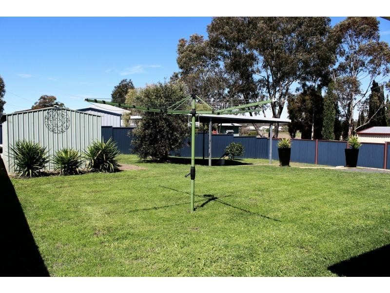 8 Furness Crescent, Warwick QLD 4370