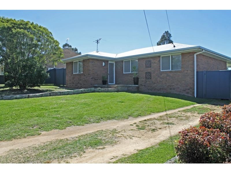8 Furness Crescent, Warwick QLD 4370