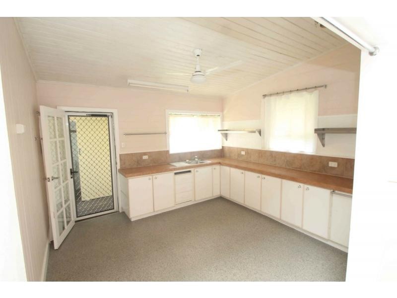 15 King Street, Yangan QLD 4371
