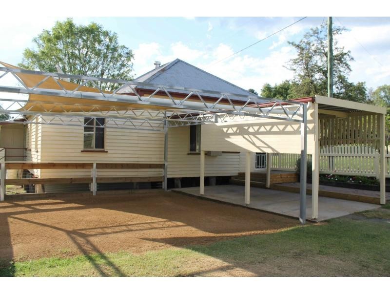 15 King Street, Yangan QLD 4371