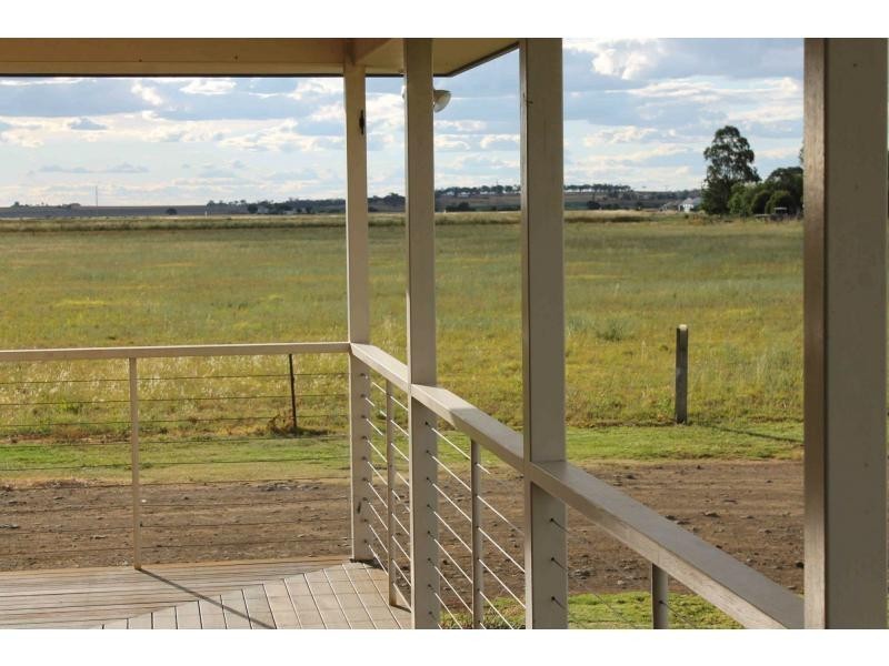 19 South Street, Allora QLD 4362