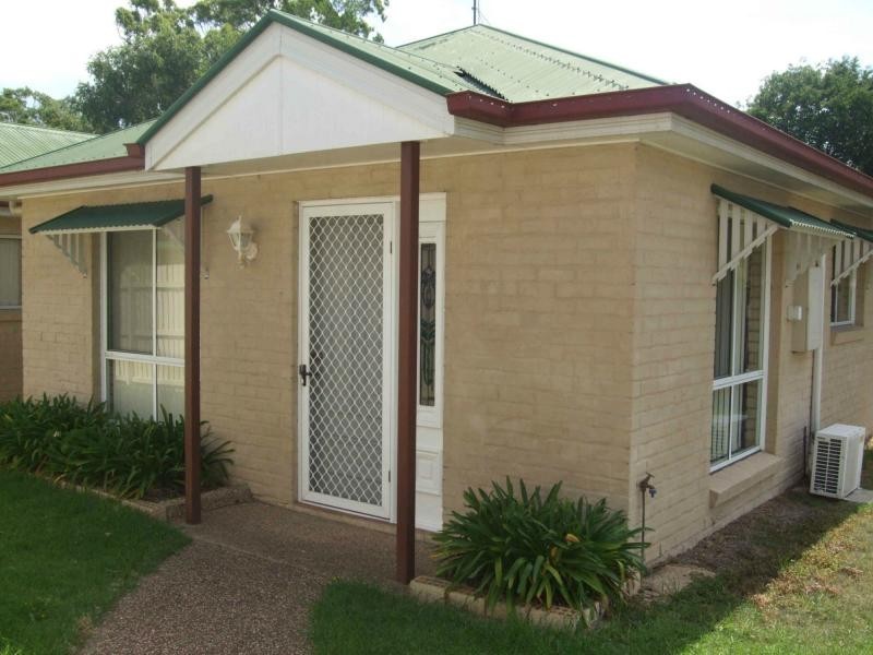 4/10 Locke Street, Warwick QLD 4370