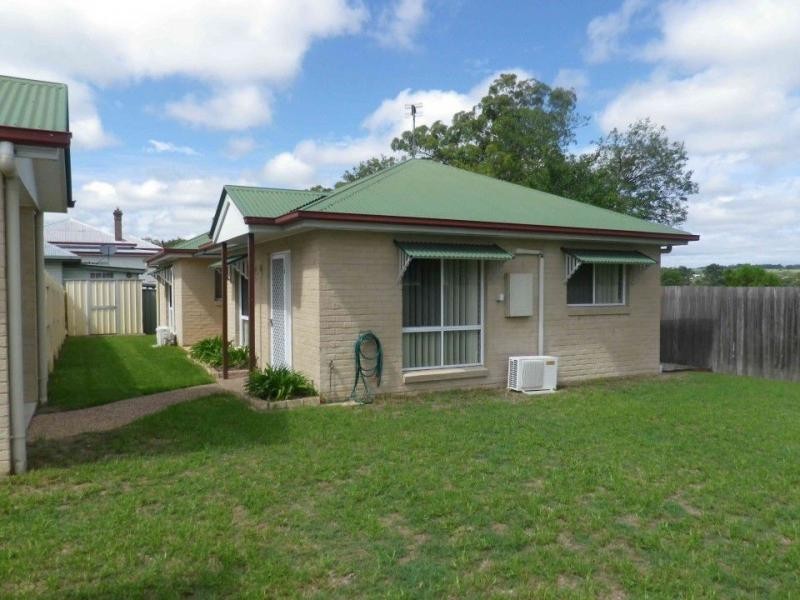 4/10 Locke Street, Warwick QLD 4370