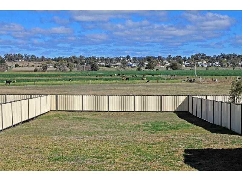 1/11 Hans Borgar Court, Warwick QLD 4370