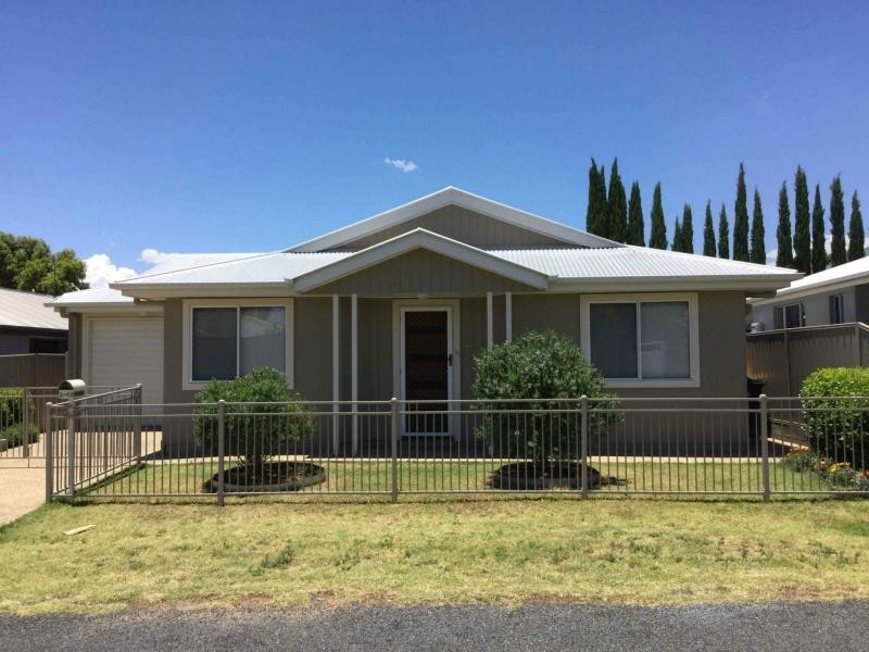 2/42 Myrtle Avenue, Warwick QLD 4370