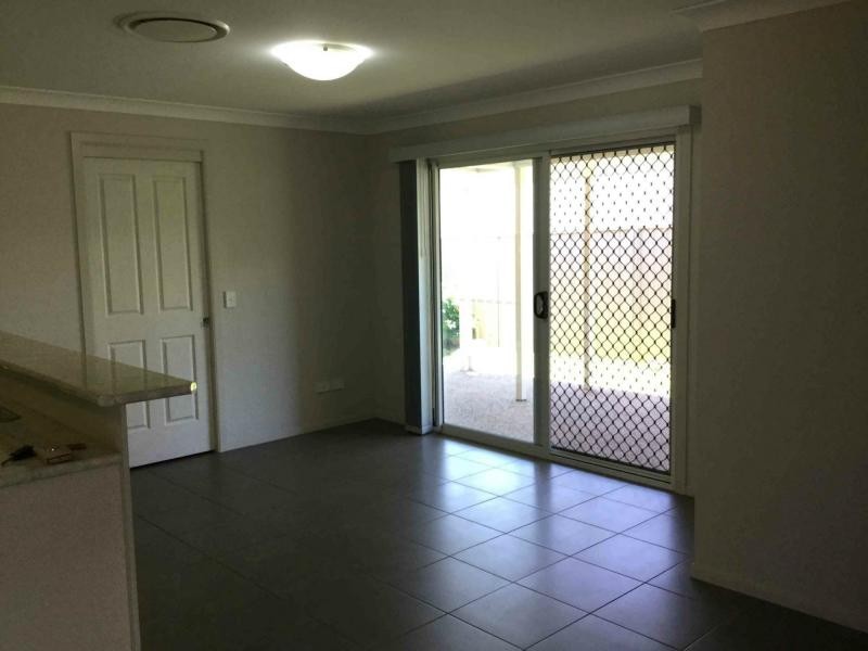 2/42 Myrtle Avenue, Warwick QLD 4370