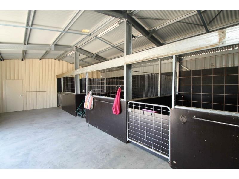 52 Quigleys Road, Deuchar QLD 4362