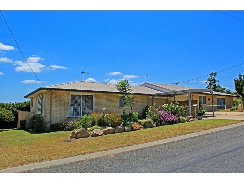 2/121 Locke Street, Warwick QLD 4370