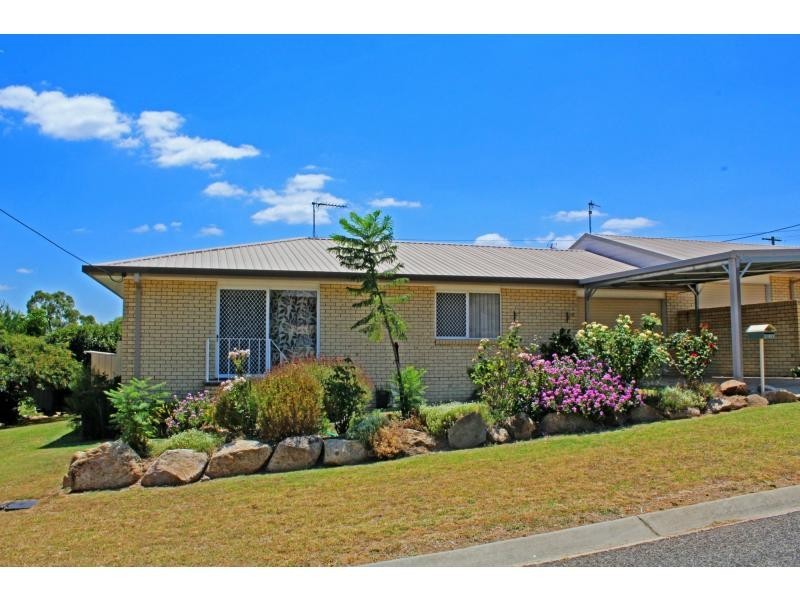 2/121 Locke Street, Warwick QLD 4370