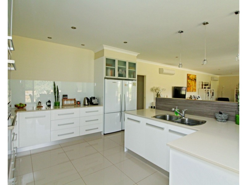 33 Lyons Crescent, Warwick QLD 4370