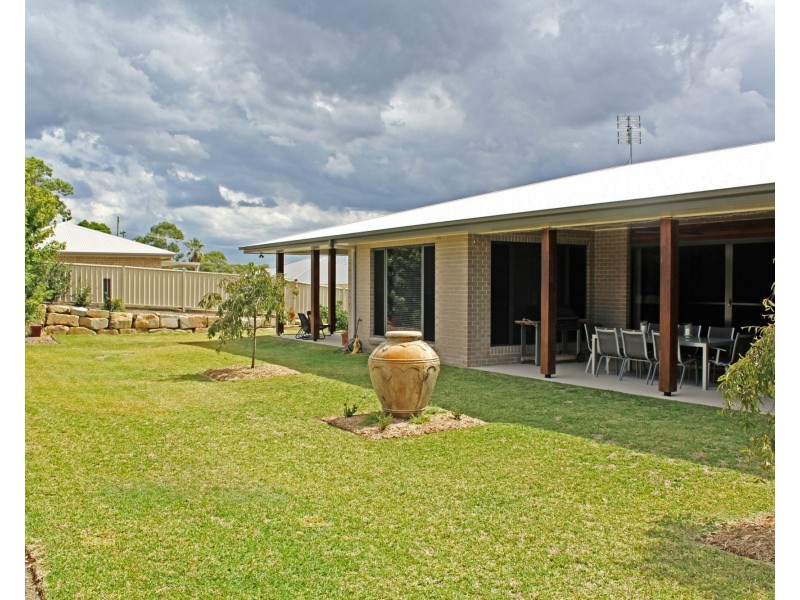 33 Lyons Crescent, Warwick QLD 4370