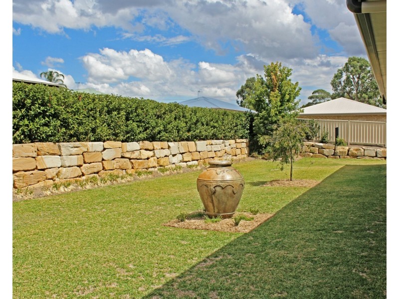 33 Lyons Crescent, Warwick QLD 4370