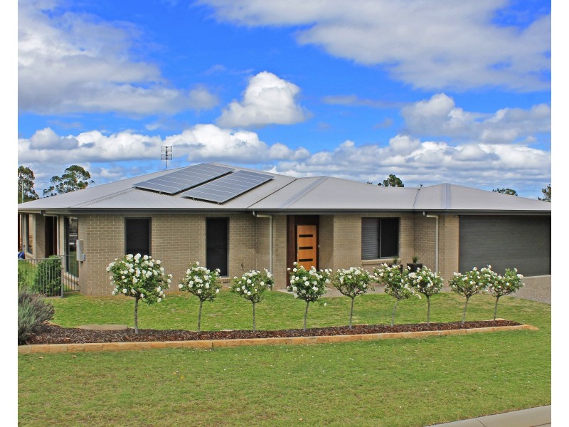 33 Lyons Crescent, Warwick QLD 4370