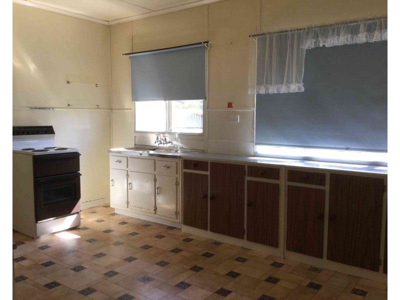 2 Evans Crescent, Warwick QLD 4370