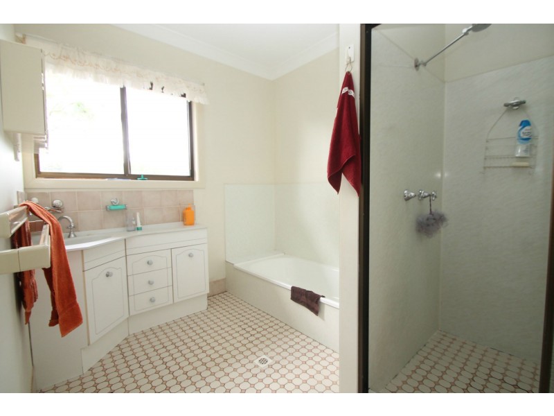 652 Upper Wheatvale  Rd St, Warwick QLD 4370