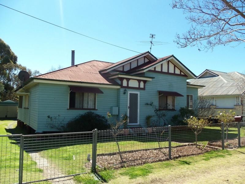 102 Percy St, Warwick QLD 4370