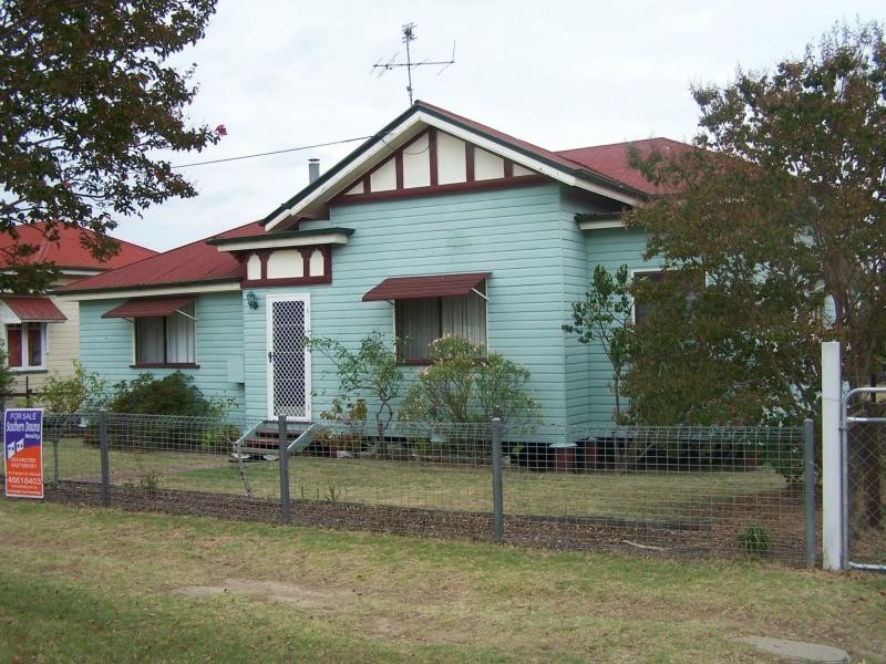102 Percy St, Warwick QLD 4370