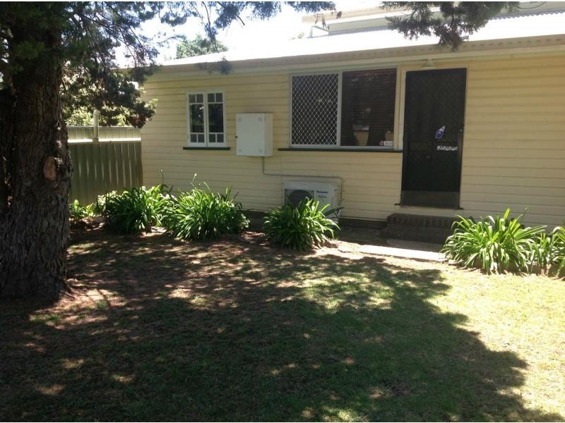 2/27 Locke Street, Warwick QLD 4370